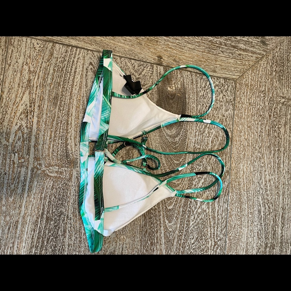 Bikini! - Picture 2 of 3